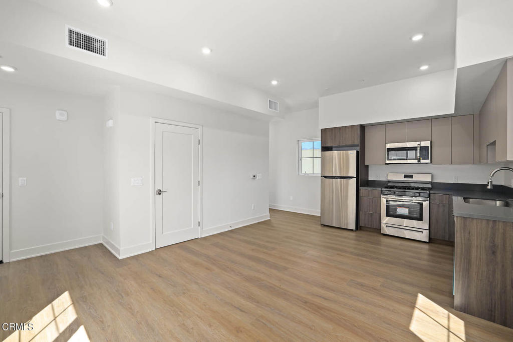 834 N Fair Oaks Avenue 104