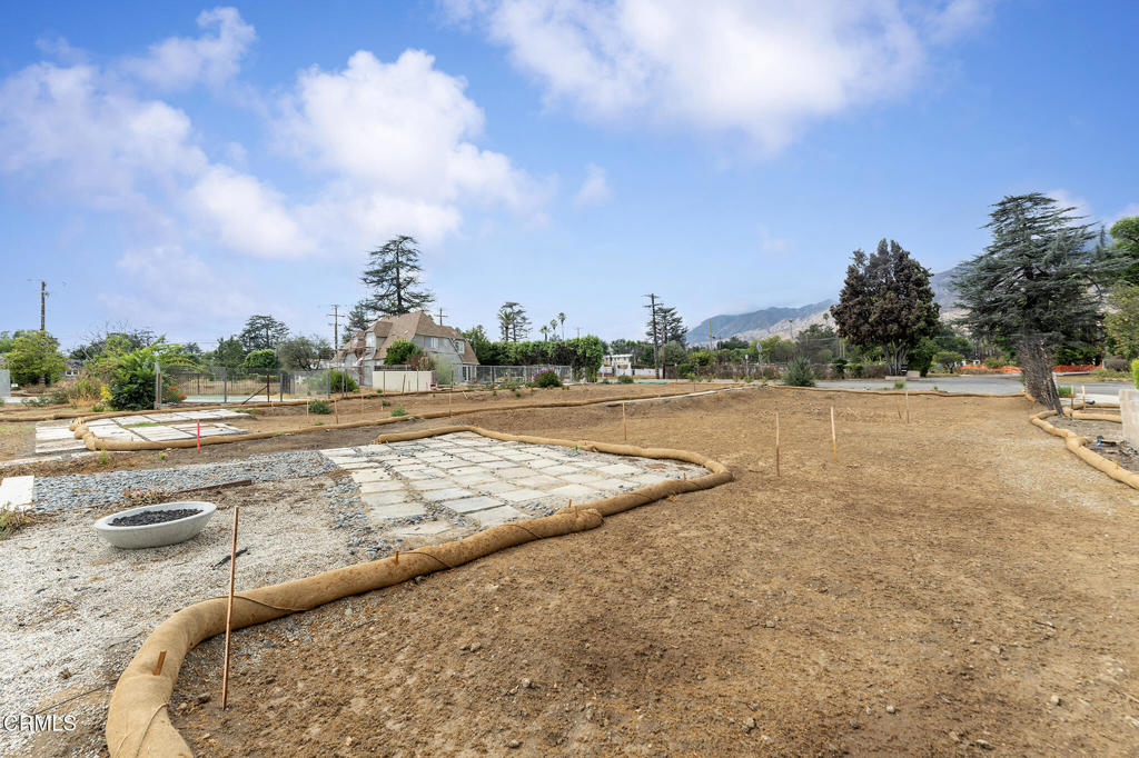 1370 E Calaveras Street