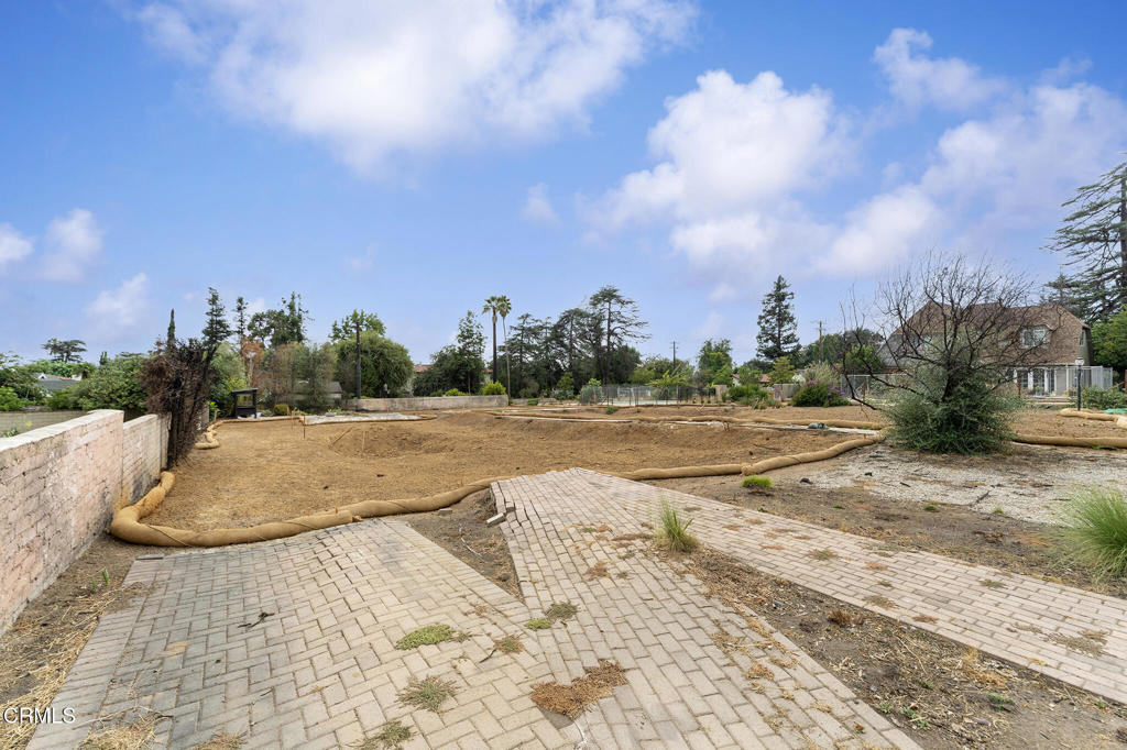 1370 E Calaveras Street