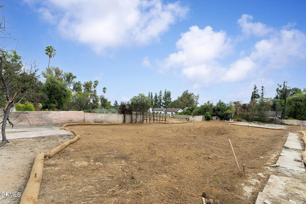 1370 E Calaveras Street