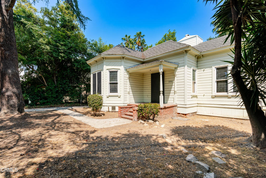 1200 Pasadena Avenue S