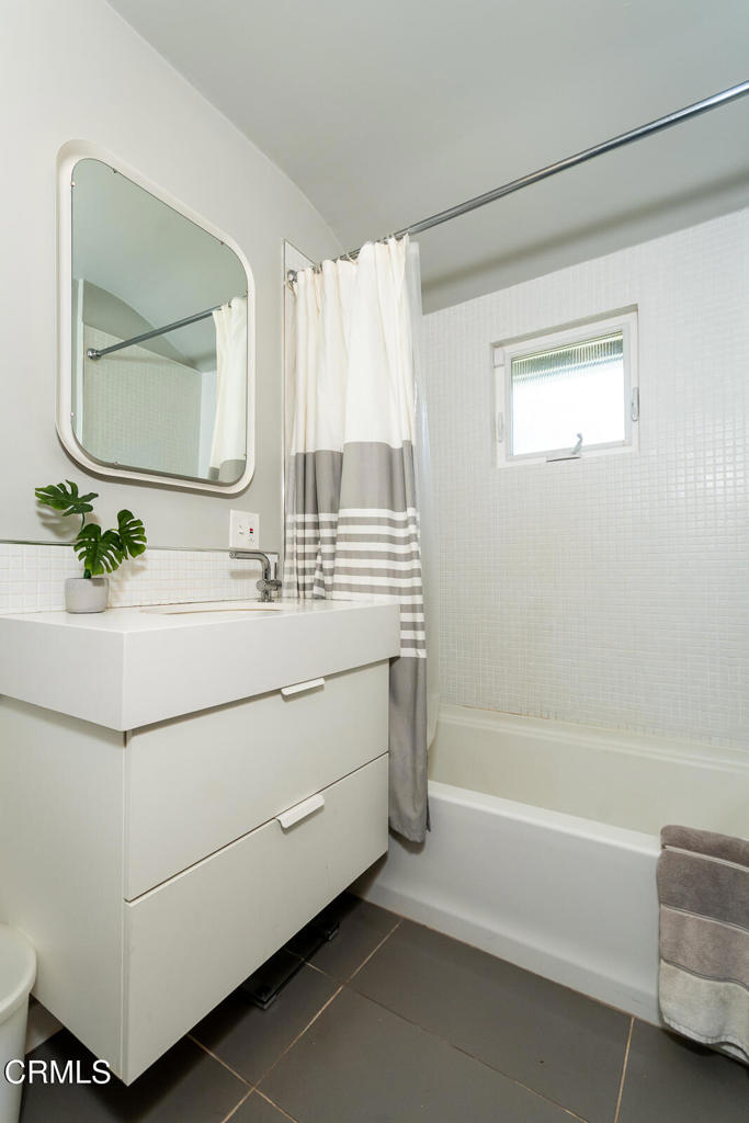 17402 Cohasset Street