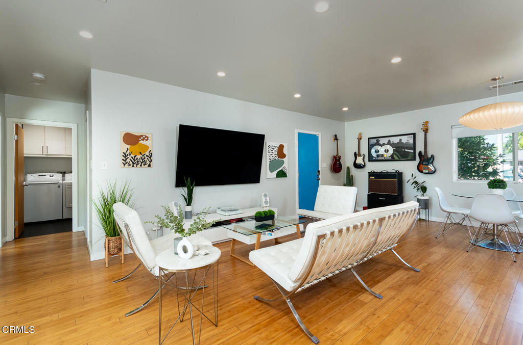 17402 Cohasset Street