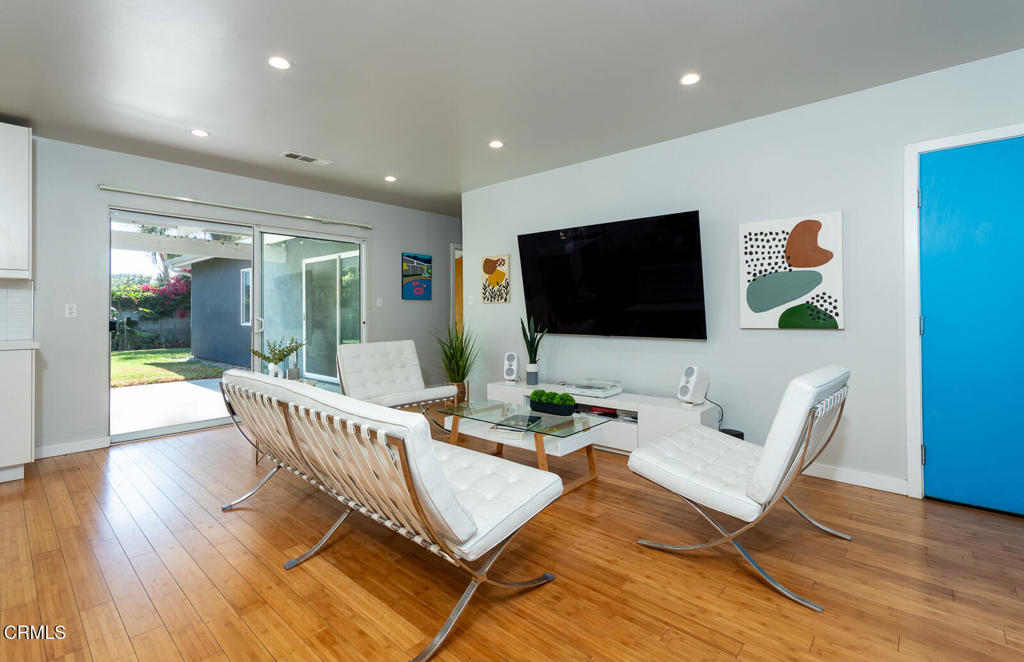 17402 Cohasset Street