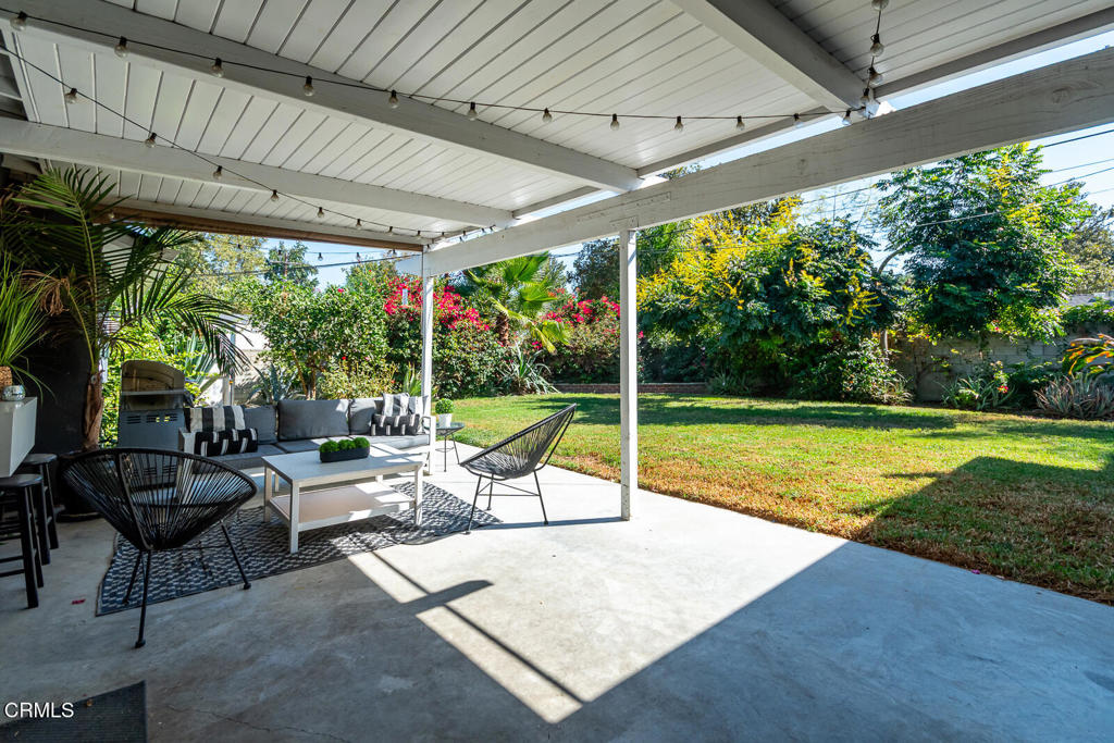 17402 Cohasset Street