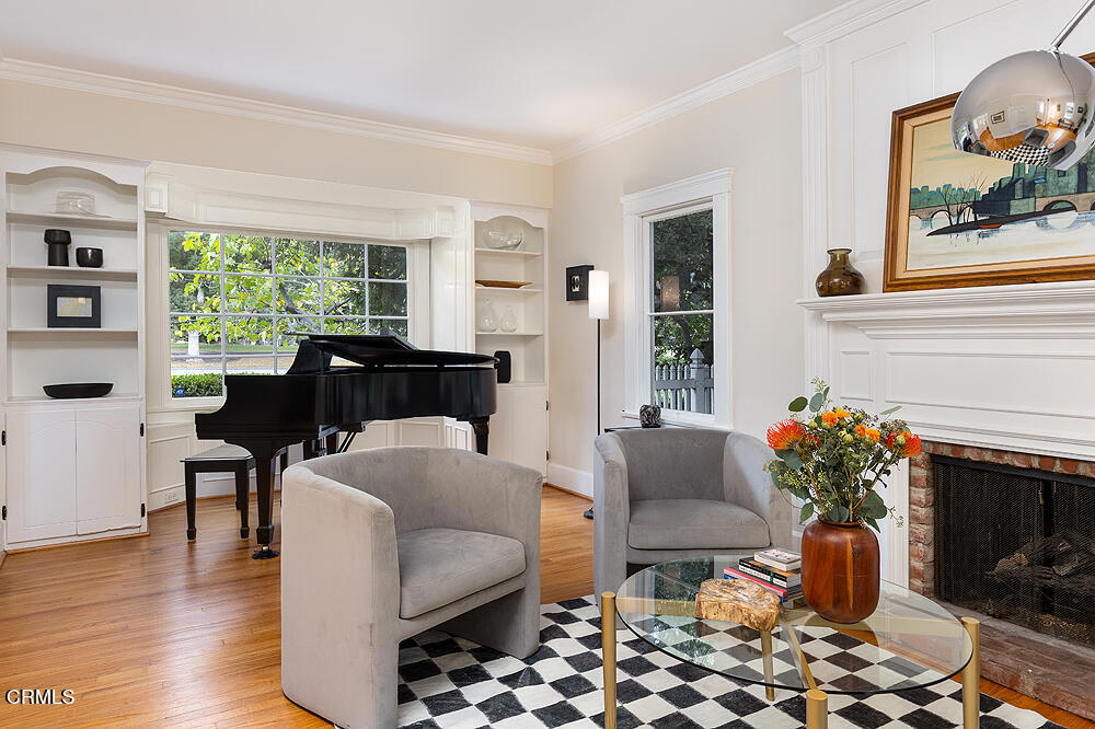 1660 Las Lunas Street