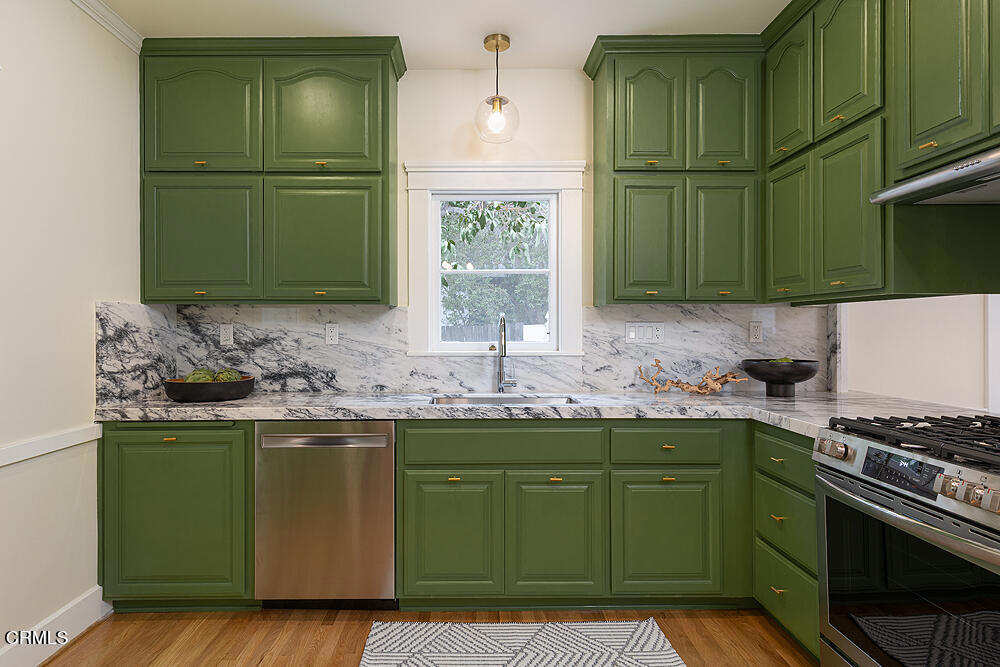 1660 Las Lunas Street