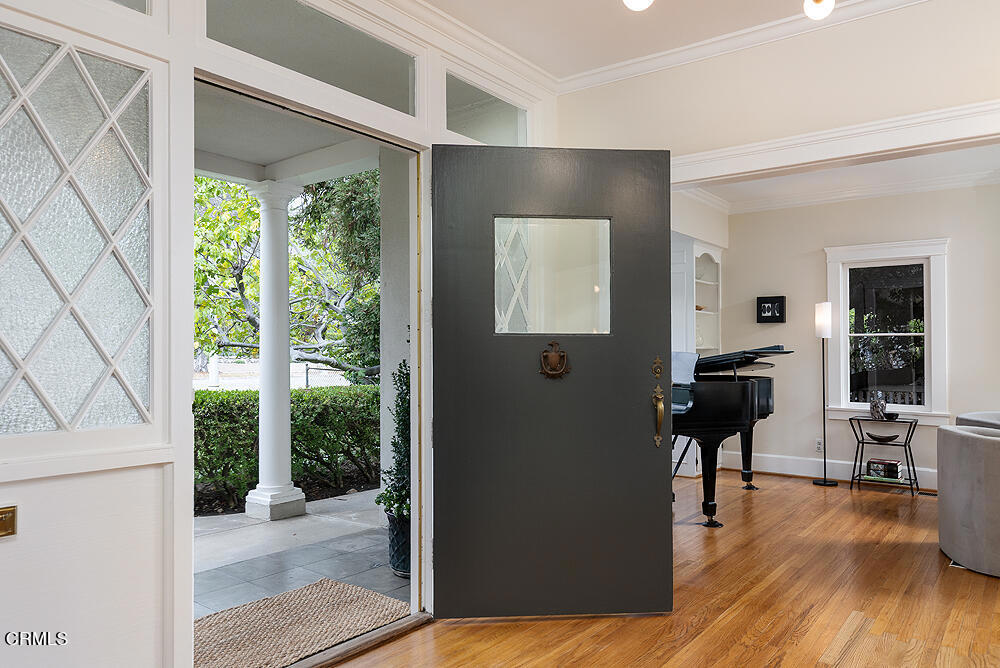 1660 Las Lunas Street