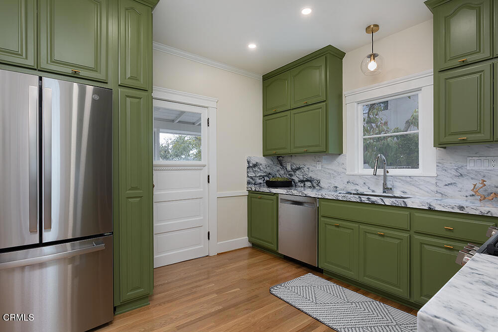 1660 Las Lunas Street