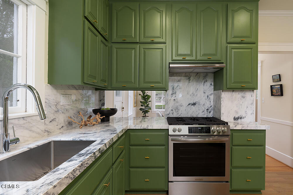 1660 Las Lunas Street