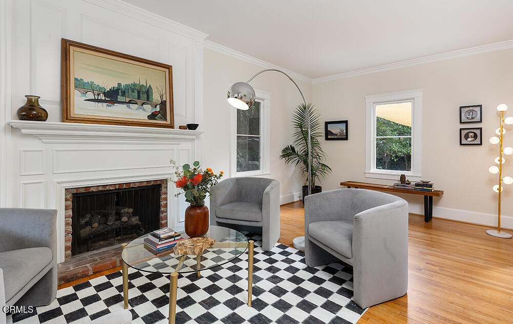 1660 Las Lunas Street