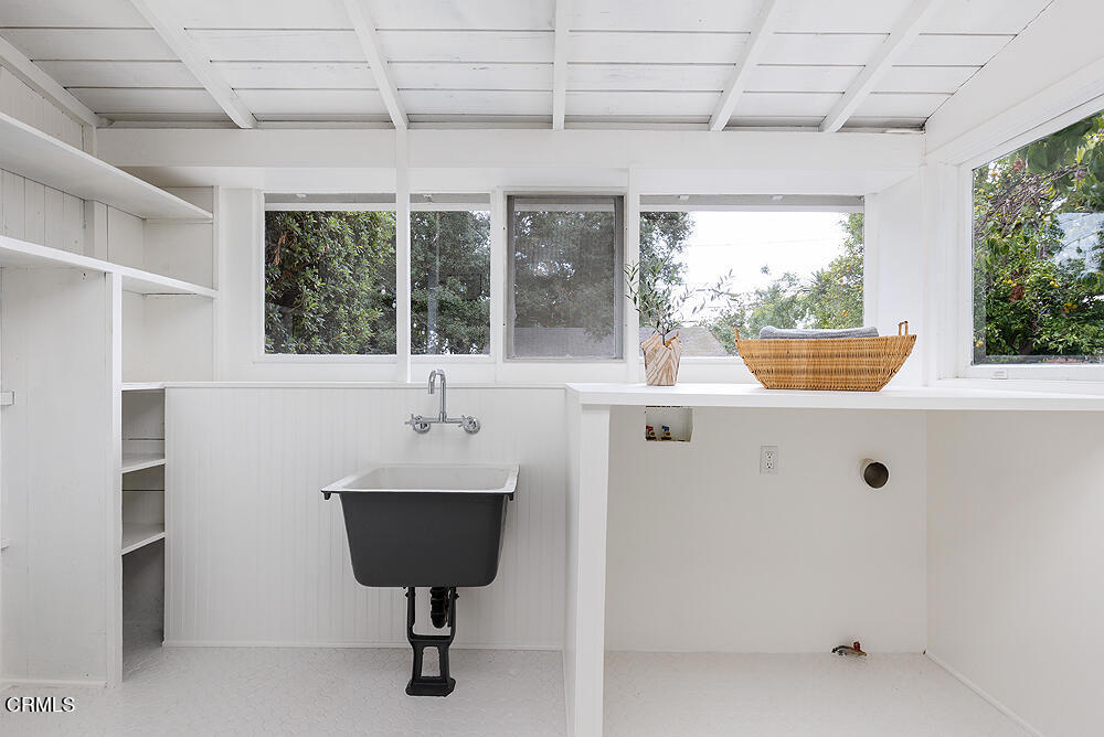 1660 Las Lunas Street