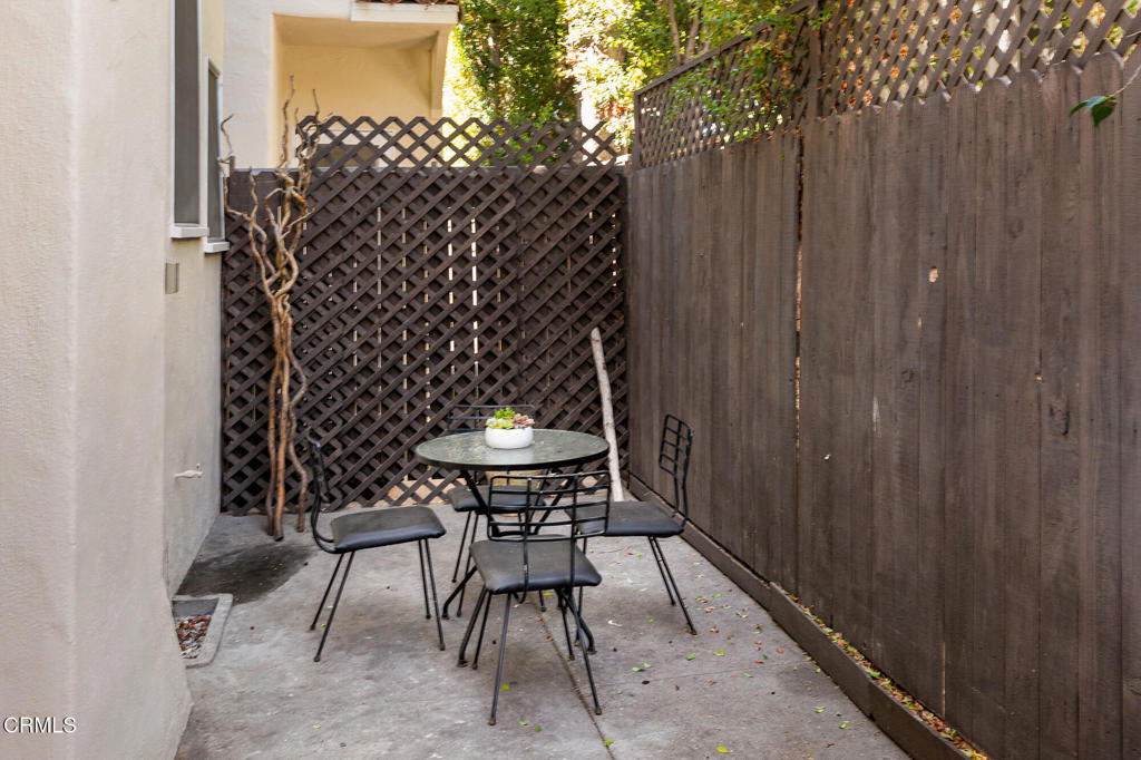 2011 N Beachwood Drive