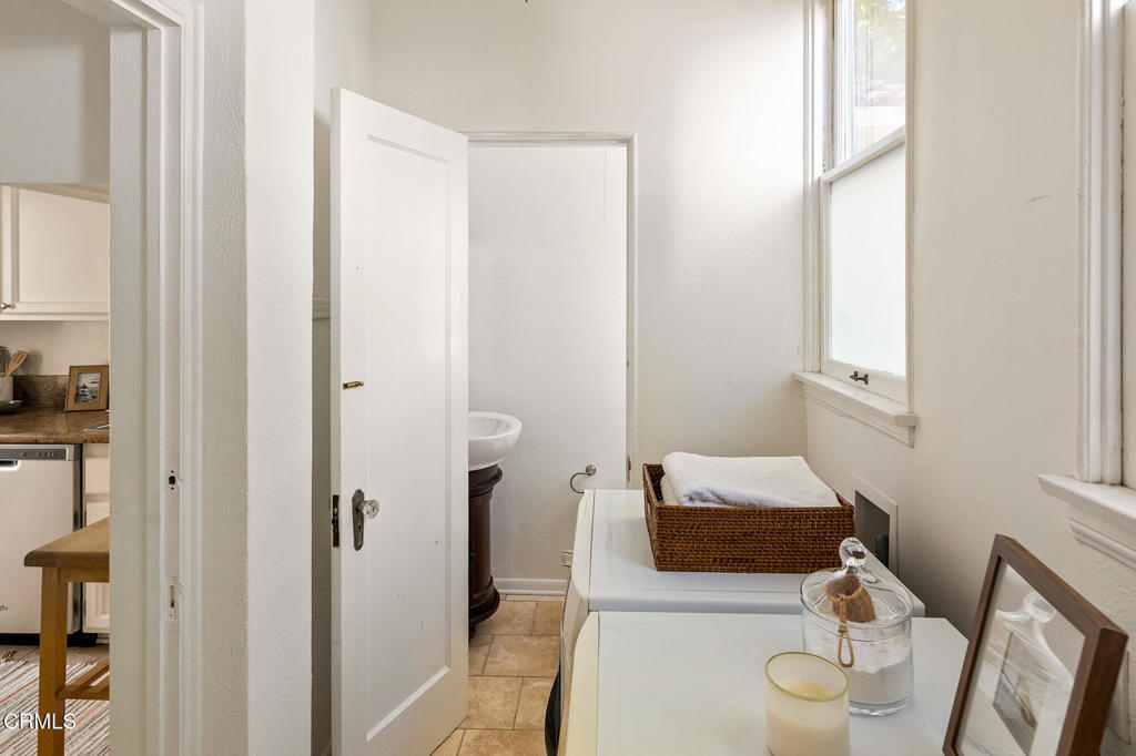 2011 N Beachwood Drive