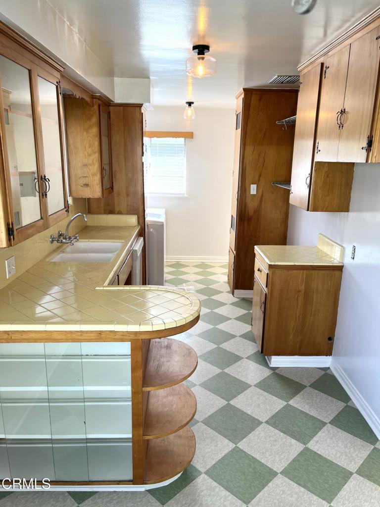 350 W Lemon Avenue 350