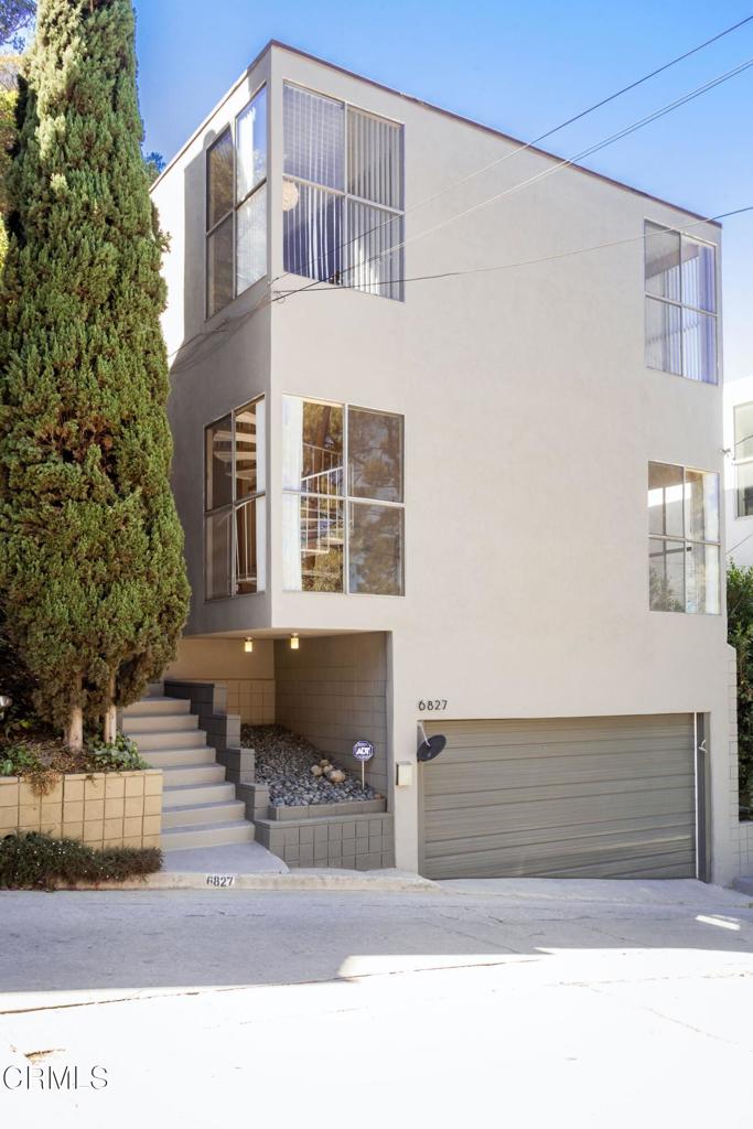 6827 Pacific View Drive