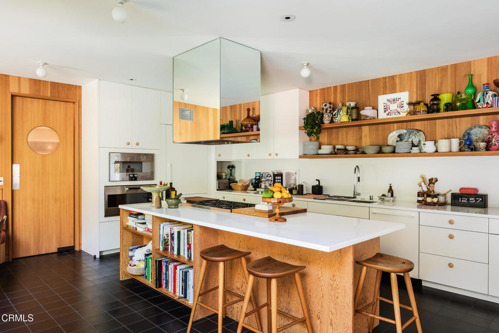 2638 Lake View Terrace E