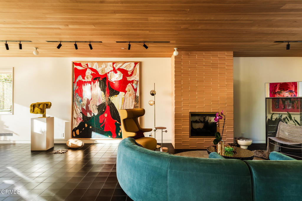 2638 Lake View Terrace E