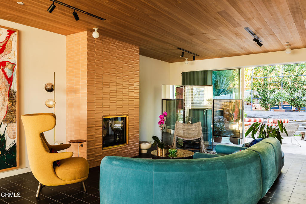 2638 Lake View Terrace E