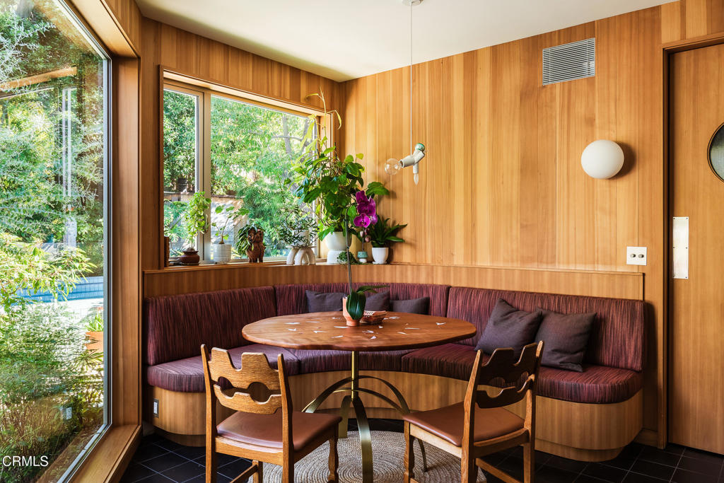 2638 Lake View Terrace E