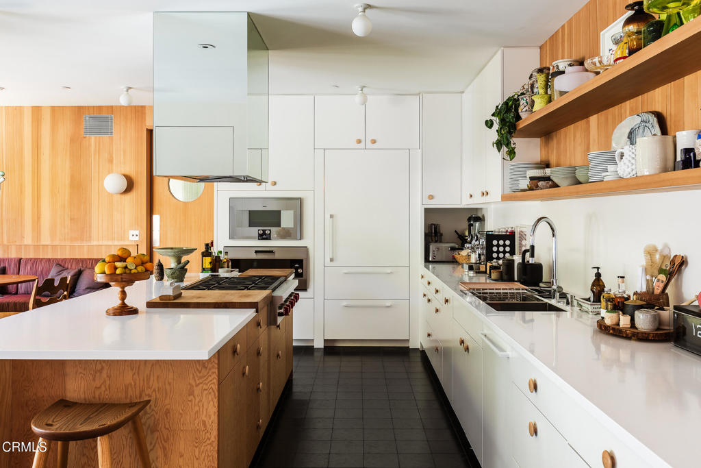 2638 Lake View Terrace E