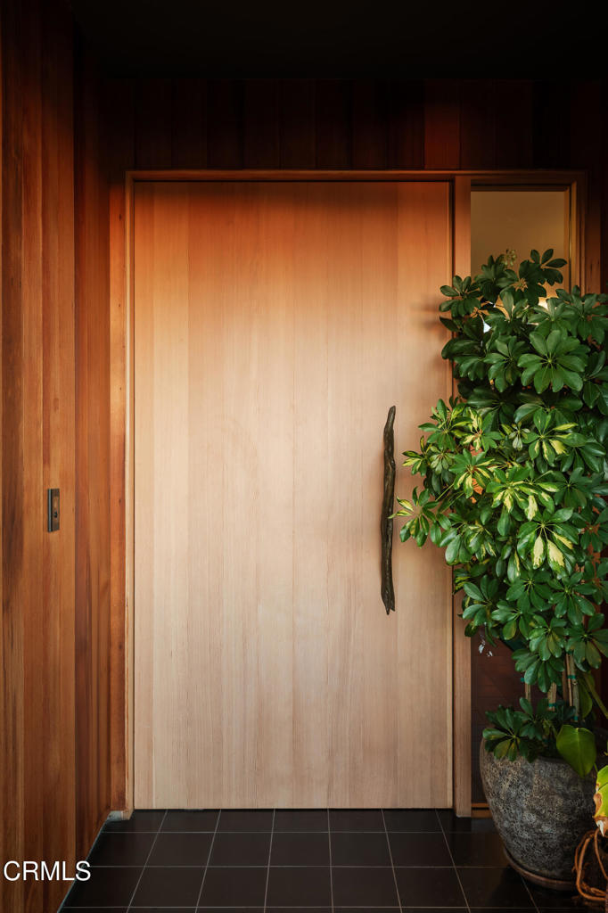 2638 Lake View Terrace E