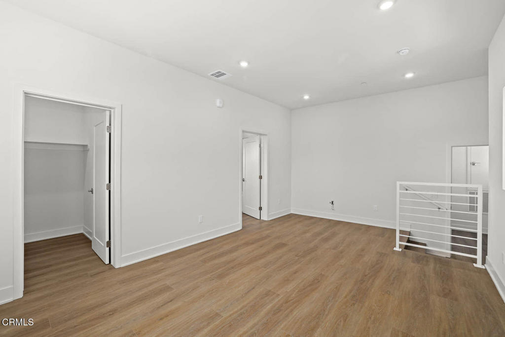 834 N Fair Oaks Avenue 105