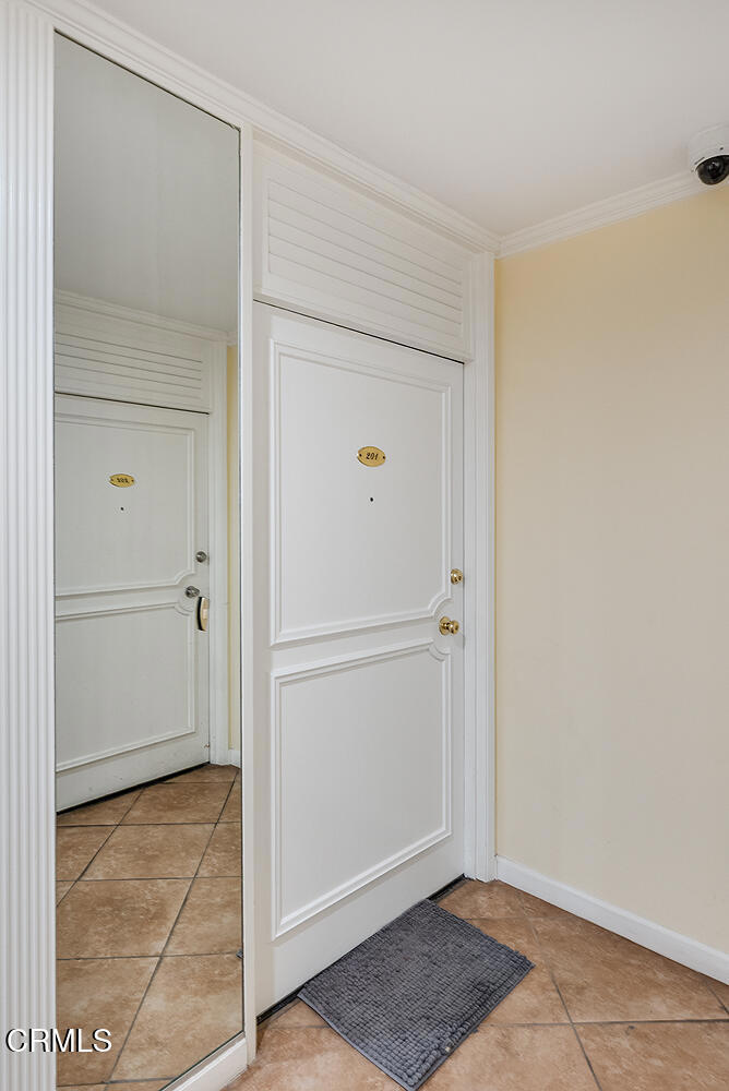 540 Kelton Avenue 201