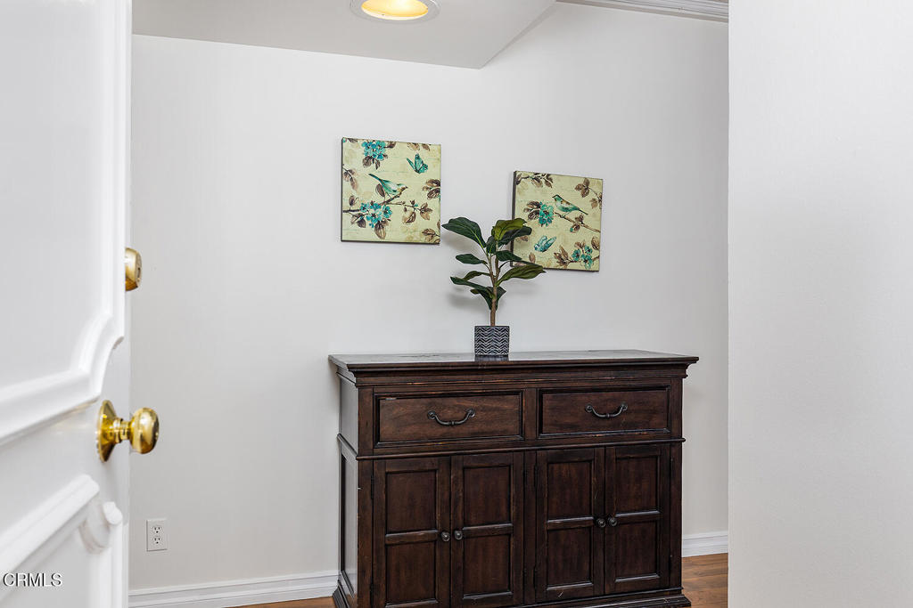 540 Kelton Avenue 201