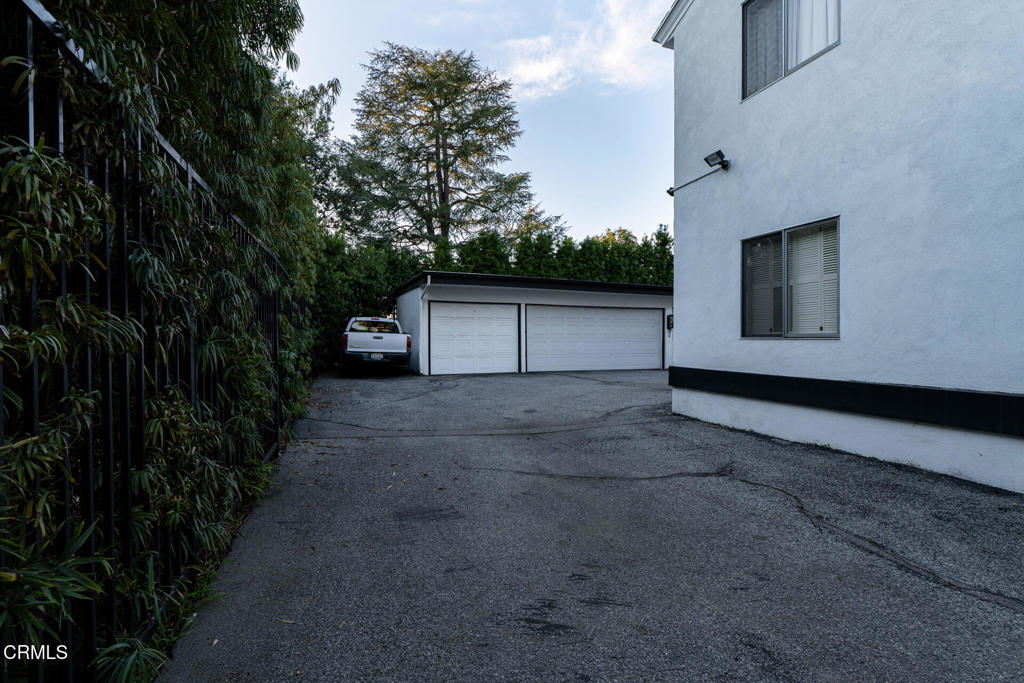 681 S Orange Grove Boulevard 1