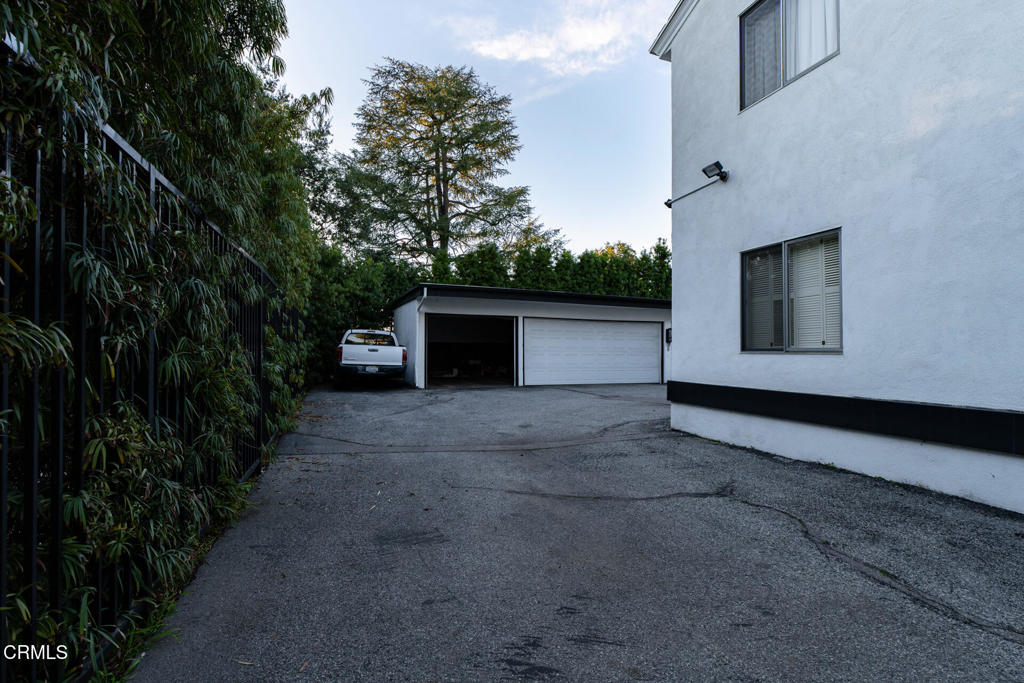 681 S Orange Grove Boulevard 1