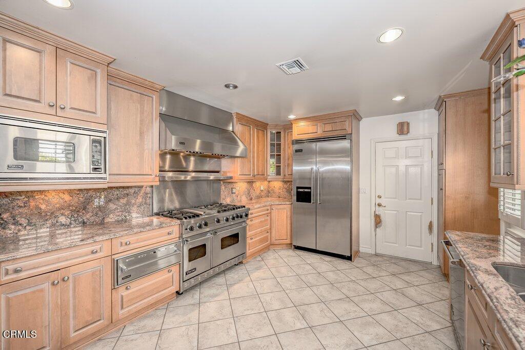 1920 N Screenland Drive