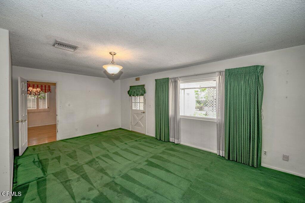 1920 N Screenland Drive