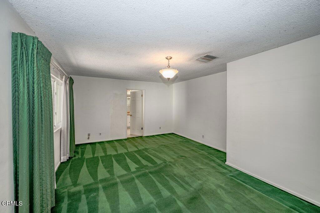 1920 N Screenland Drive