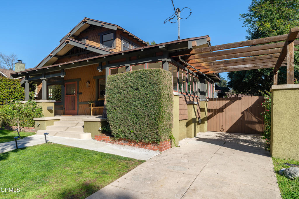 1046 N Michigan Avenue