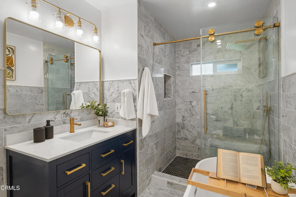 1046 N Michigan Avenue