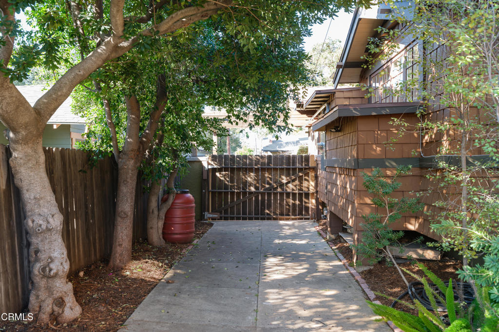 1046 N Michigan Avenue