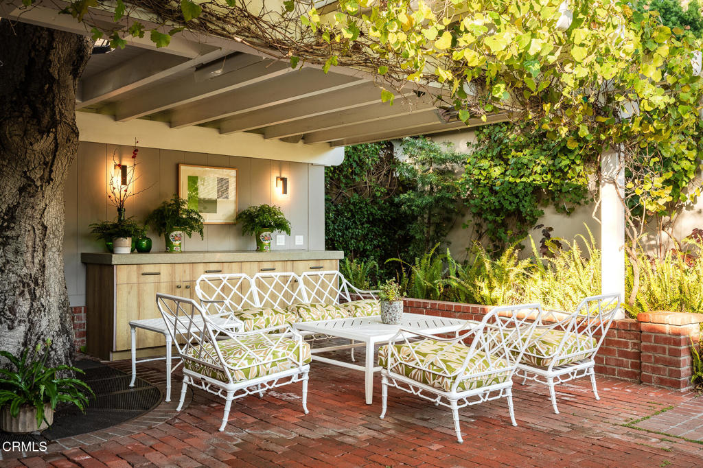 154 S Arroyo Boulevard