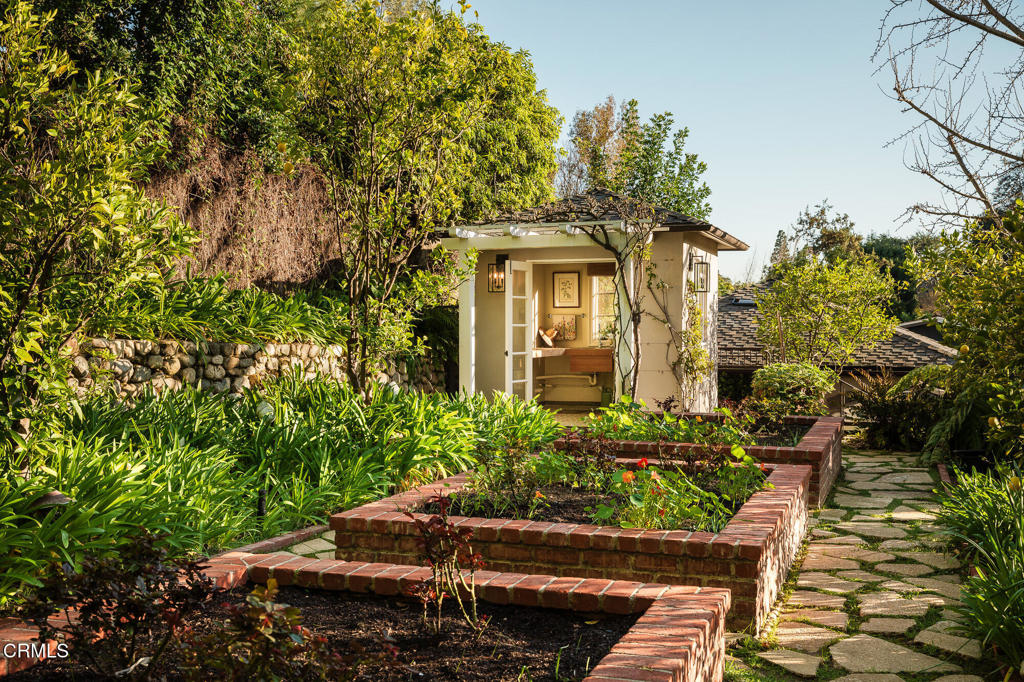 154 S Arroyo Boulevard