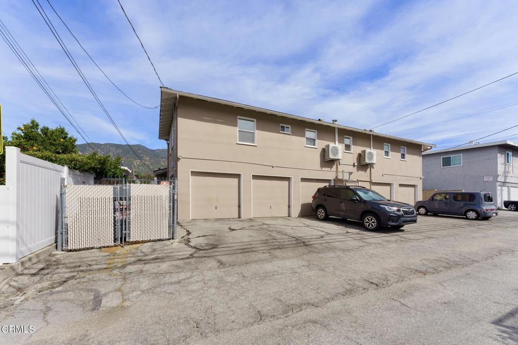 424 E Foothill Boulevard