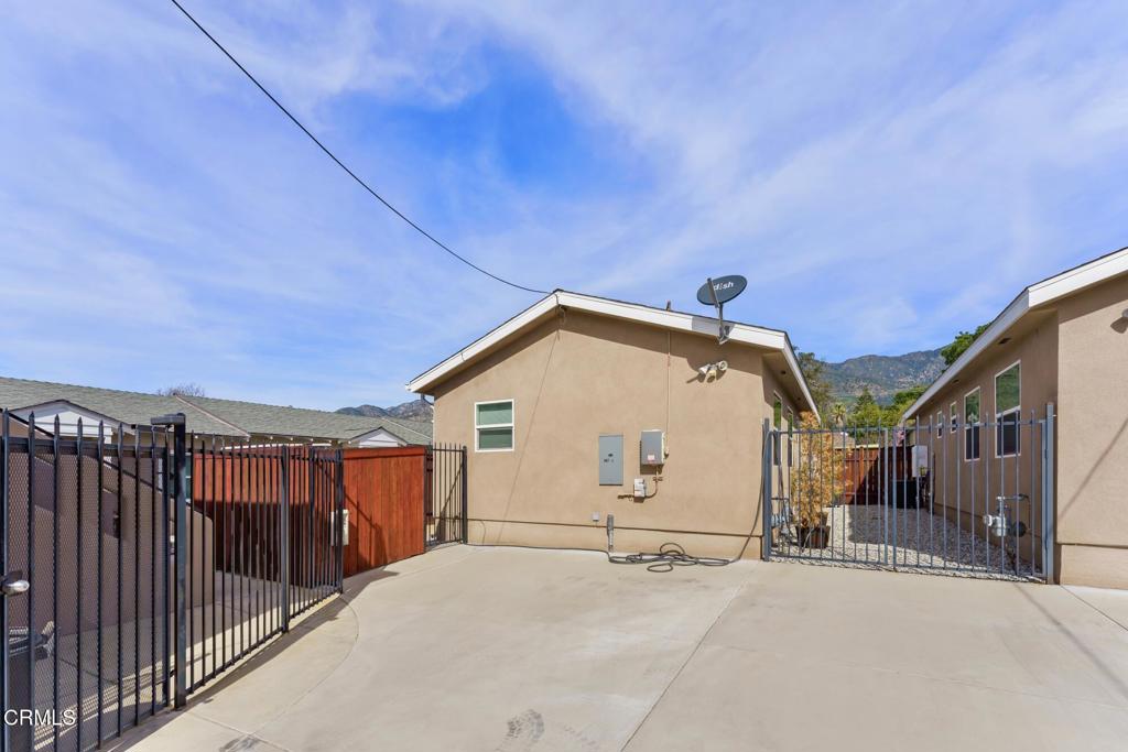 424 E Foothill Boulevard