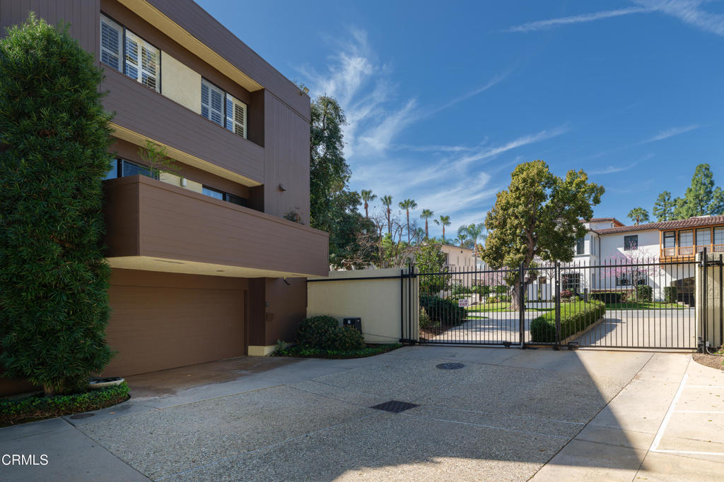1 S Orange Grove Boulevard 1