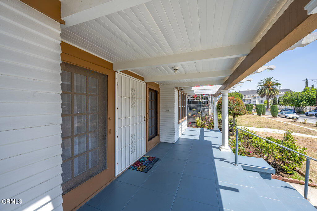 1139 N Heliotrope Drive