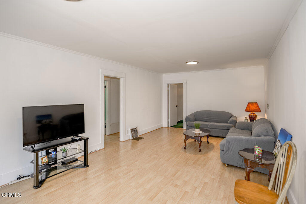 1139 N Heliotrope Drive