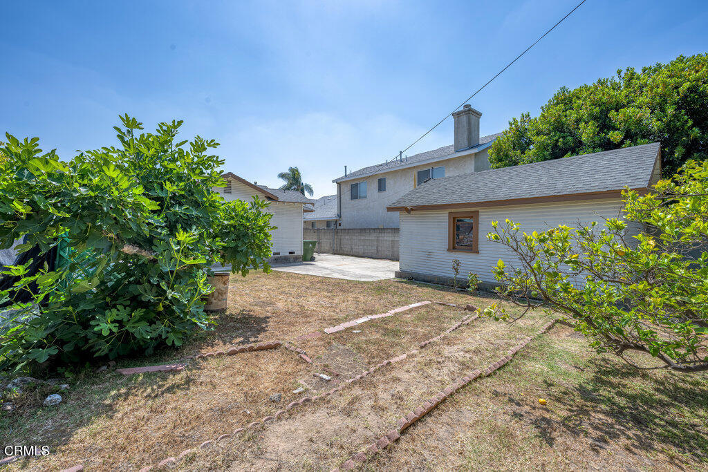 1139 N Heliotrope Drive