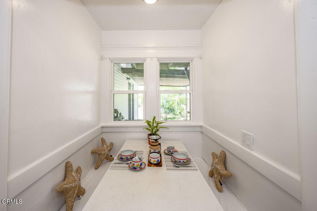 1139 N Heliotrope Drive
