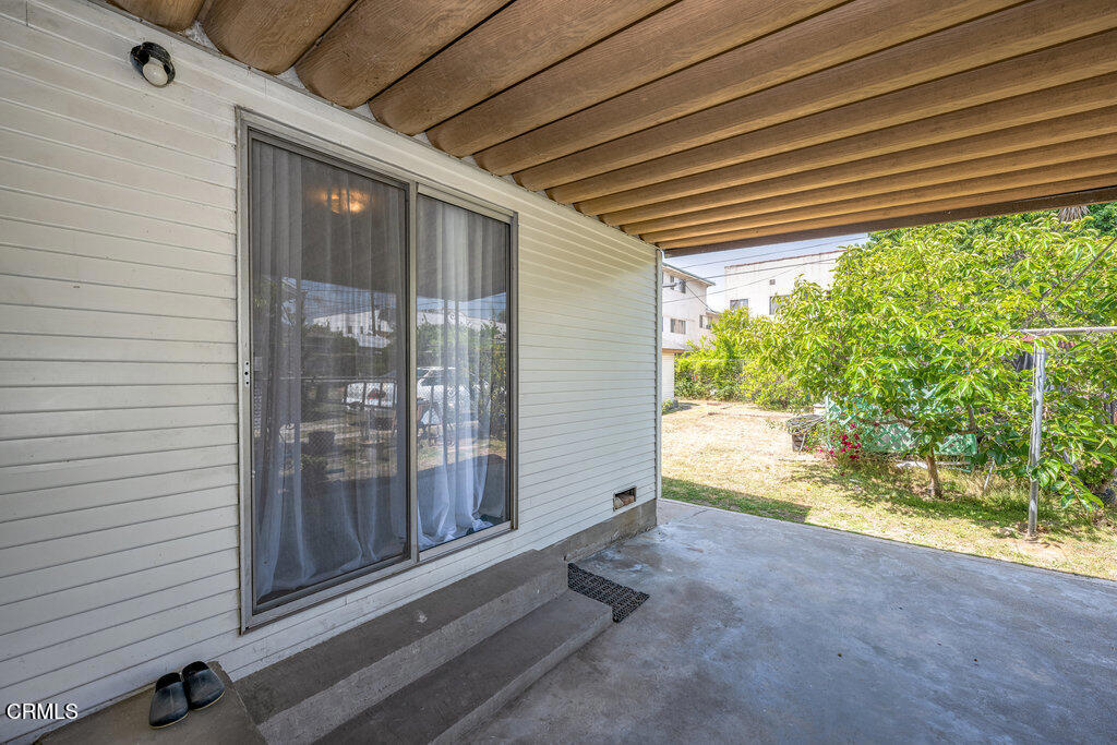 1139 N Heliotrope Drive