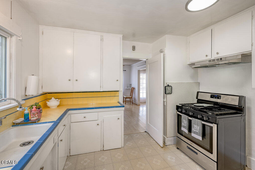 1139 N Heliotrope Drive