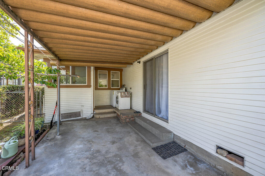 1139 N Heliotrope Drive