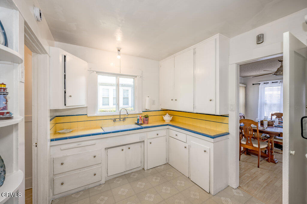 1139 N Heliotrope Drive